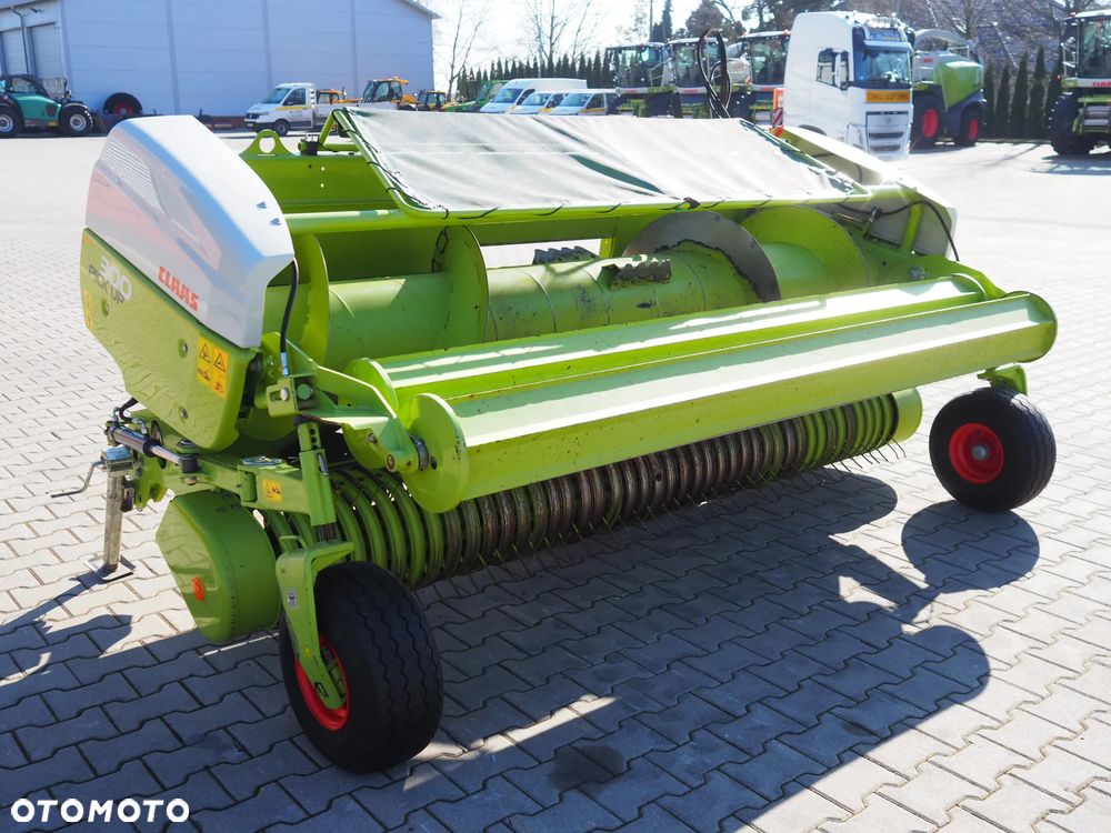 Claas PICK UP 300 HD - 9