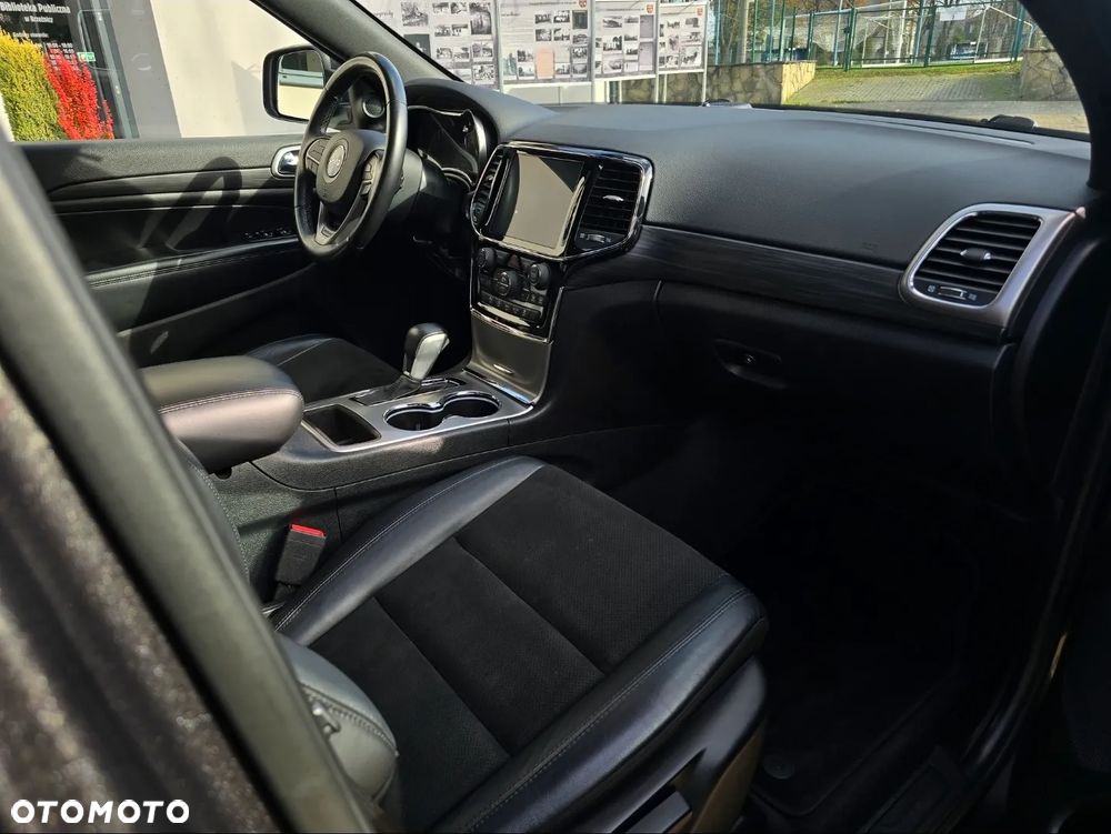 Jeep Grand Cherokee - 15