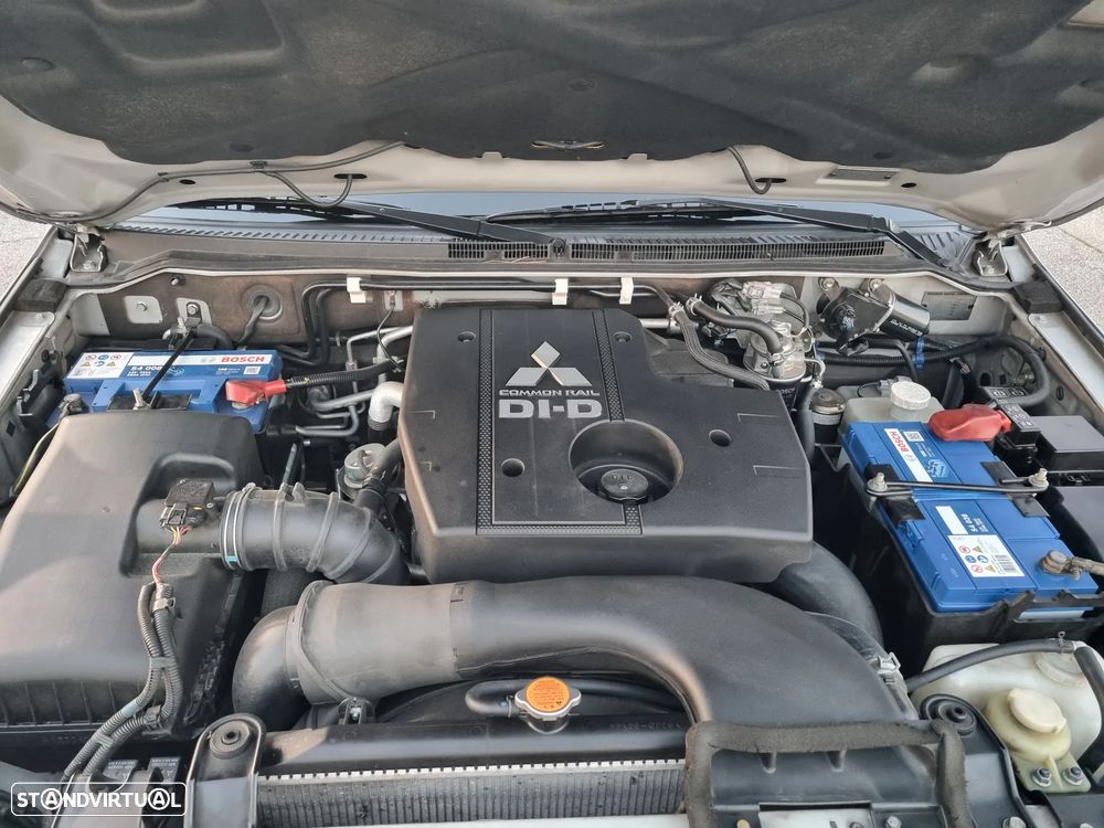 Mitsubishi Pajero - 25
