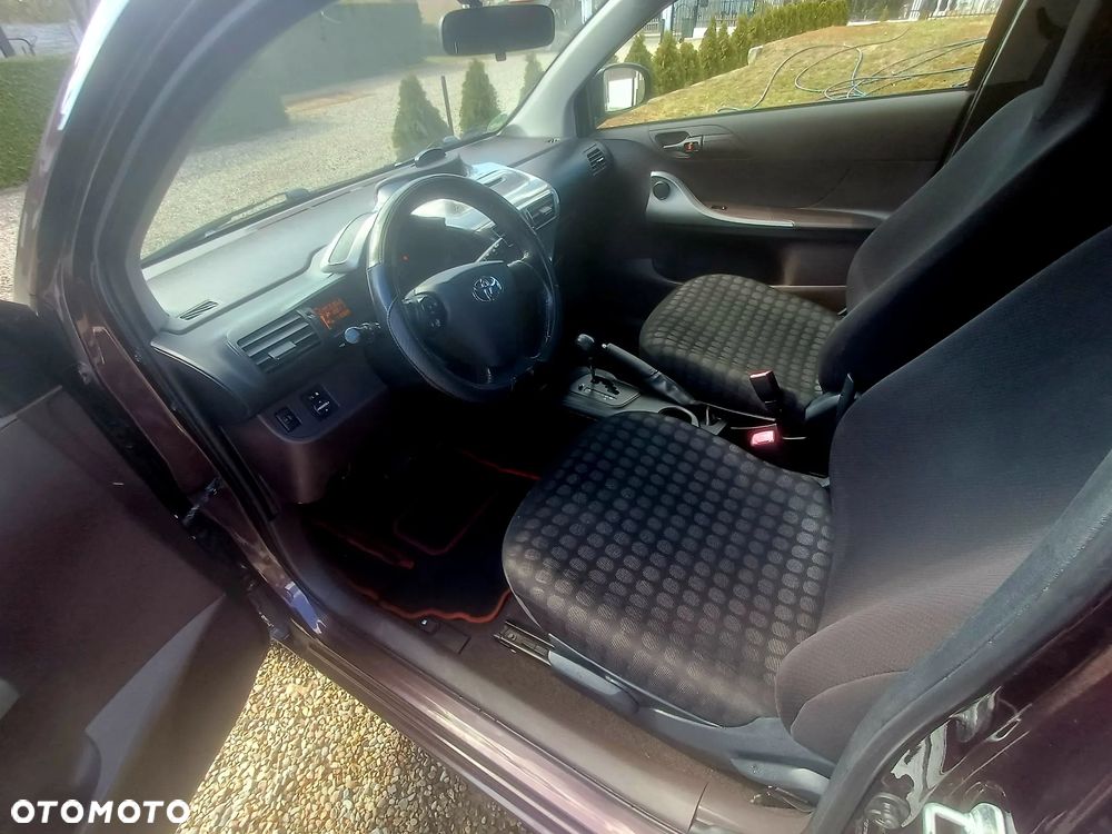 Toyota iQ 1.0 Luna CVT - 11