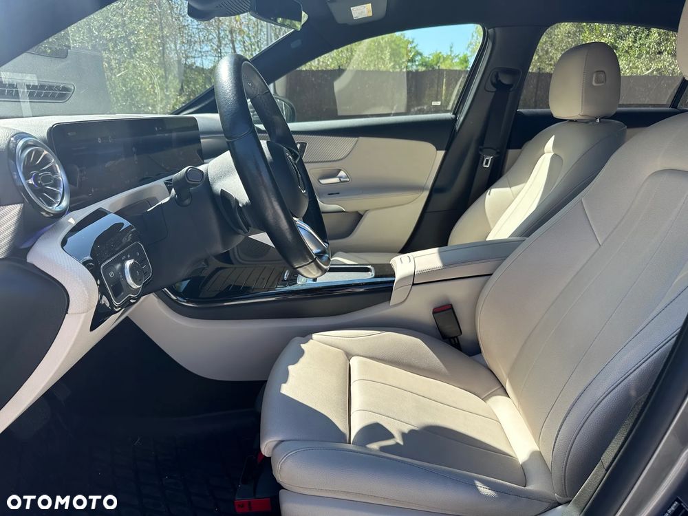 Mercedes-Benz Klasa A 220 4-Matic Progressive 8G-DCT - 12