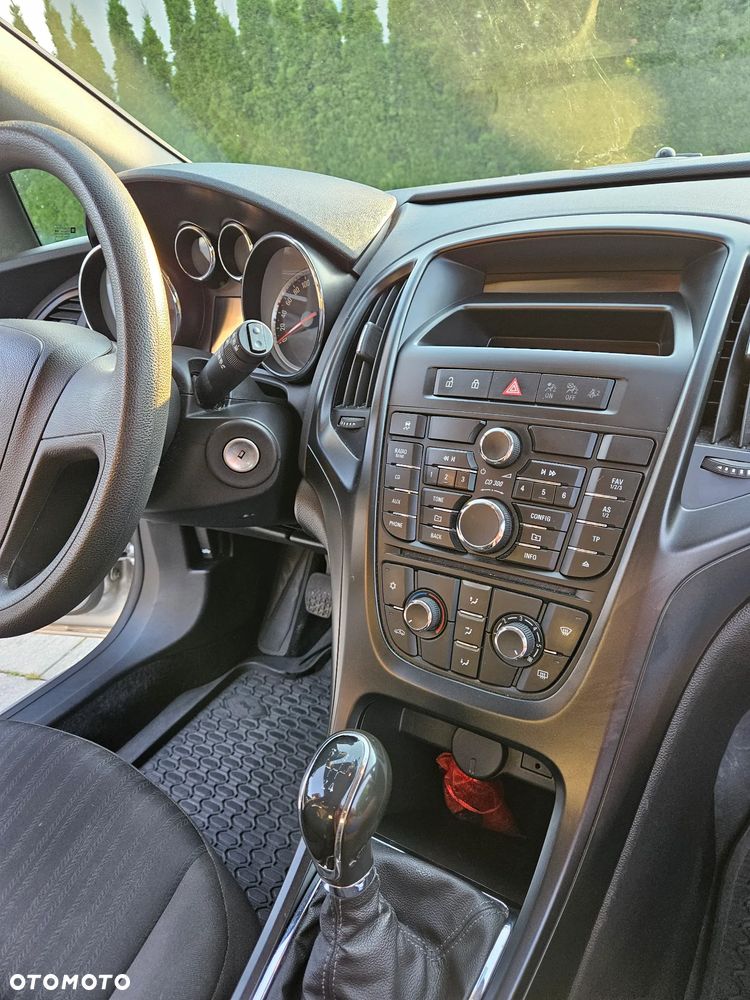 Opel Astra 1.6 Essentia - 10