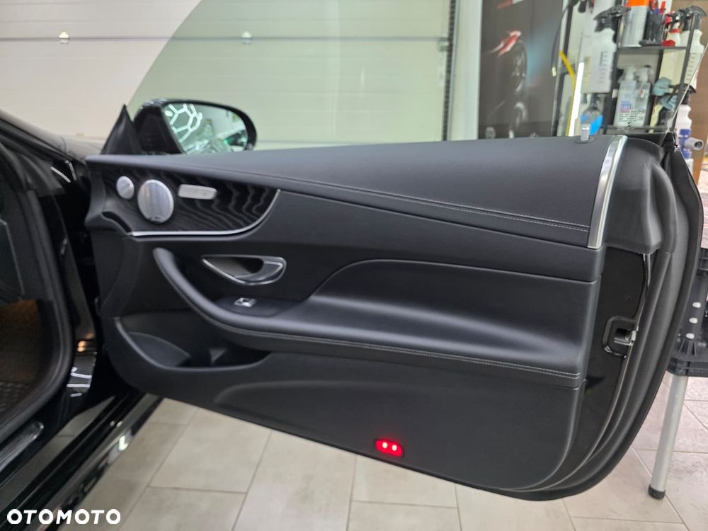 Mercedes-Benz Klasa E 220 d 4-Matic 9G-TRONIC - 22