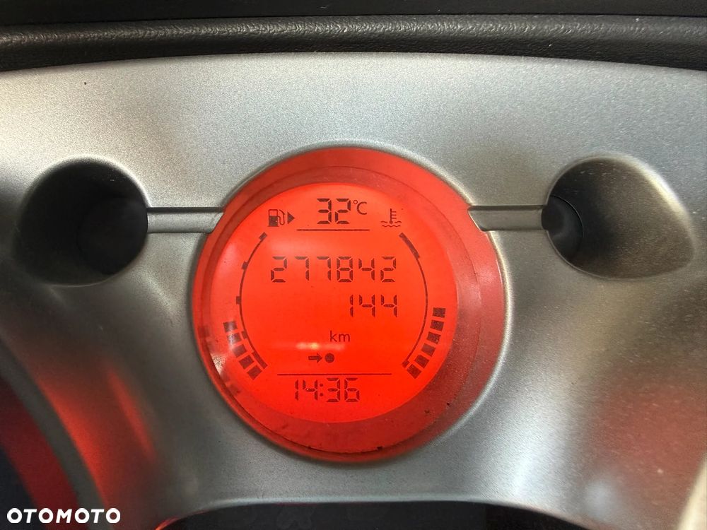 Nissan Qashqai 2.0 dCi DPF acenta - 9