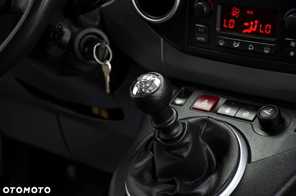 Citroën Berlingo Multispace BlueHDi 120 S&S SHINE - 29