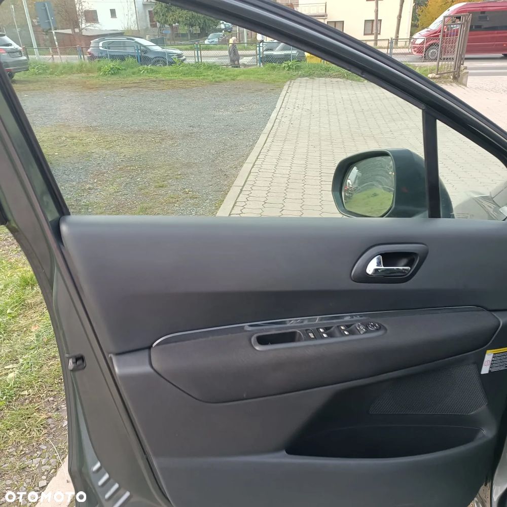 Peugeot 5008 1.6 THP Allure 7os - 17