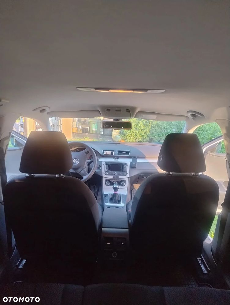 Volkswagen Passat 1.6 TDI Comfortline - 14