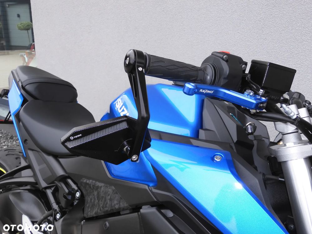 Suzuki GSX - 17