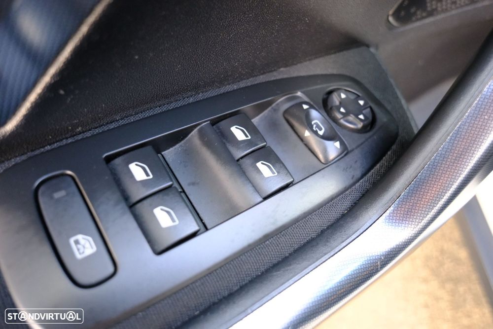 Peugeot 2008 1.2 PureTech Allure - 28