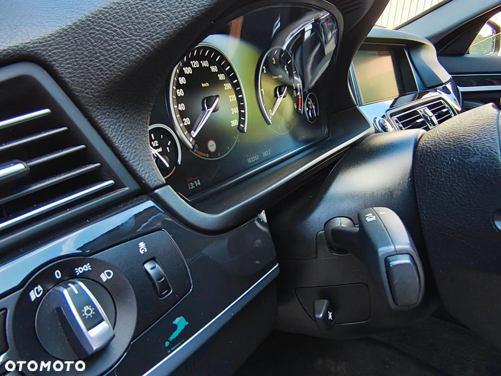 BMW Seria 5 520d xDrive - 33