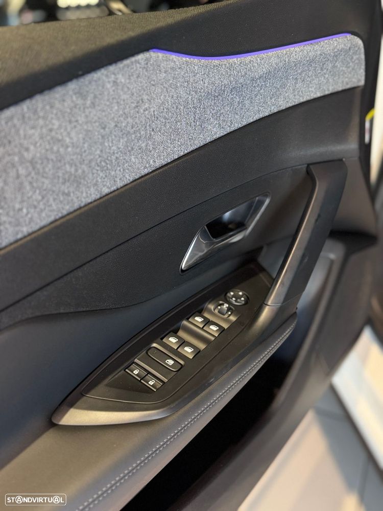 Peugeot 408 1.2 PureTech Allure Pack EAT8 - 42