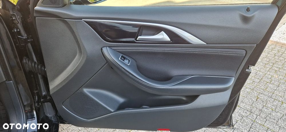 Infiniti Q30 - 12