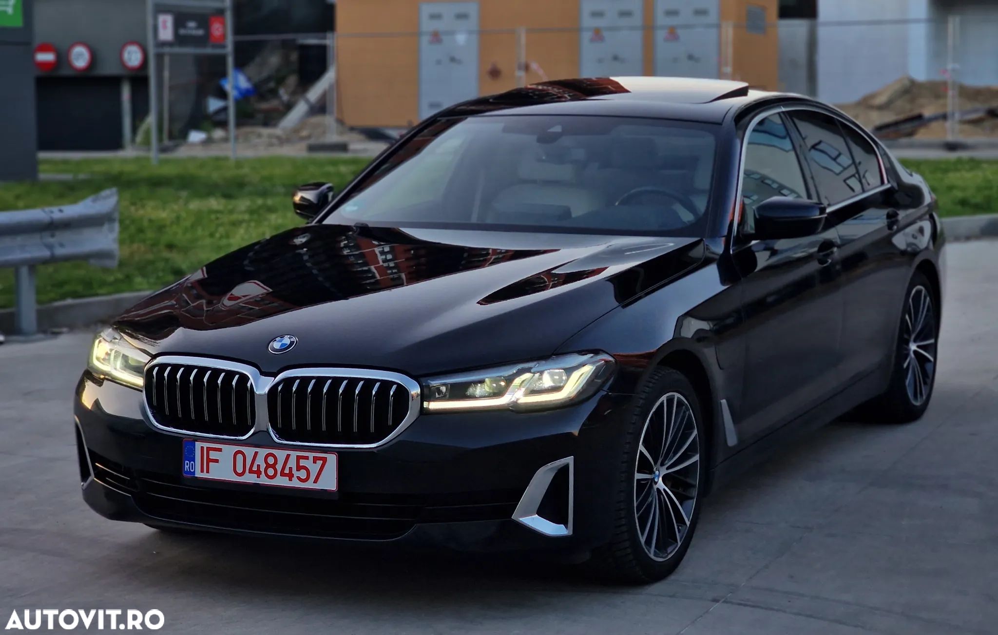BMW Seria 5 530e Aut. Luxury Line - 1