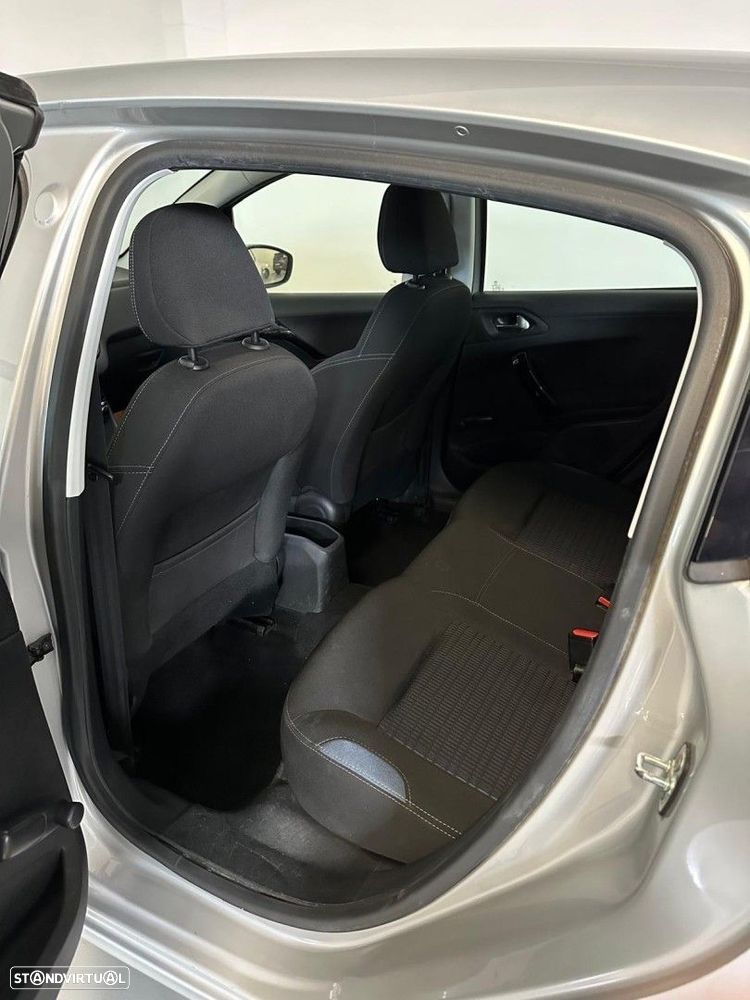 Peugeot 208 1.2 PureTech Allure - 13