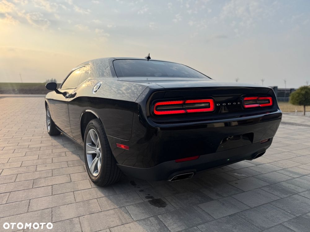 Dodge Challenger - 8