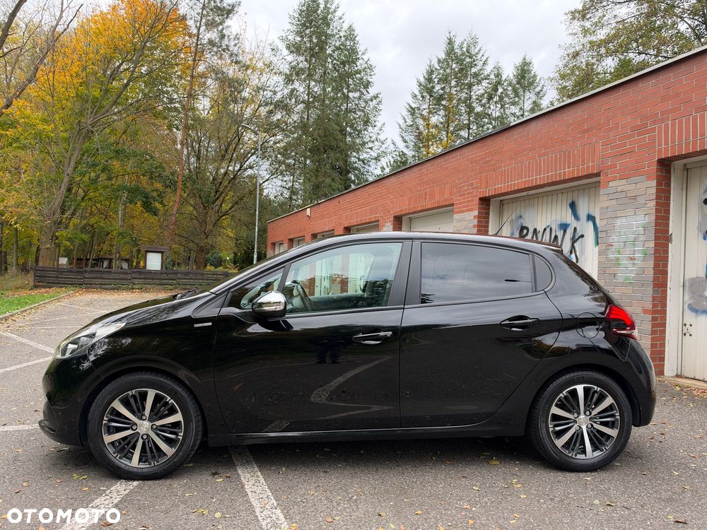 Peugeot 208 2017 photo 3