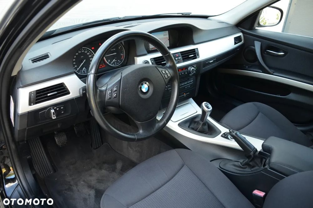 BMW Seria 3 320d Efficient Dynamics - 24