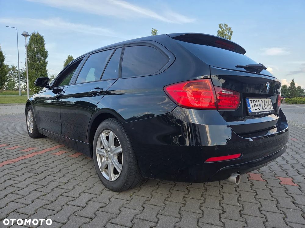 BMW Seria 3 318d Touring - 13