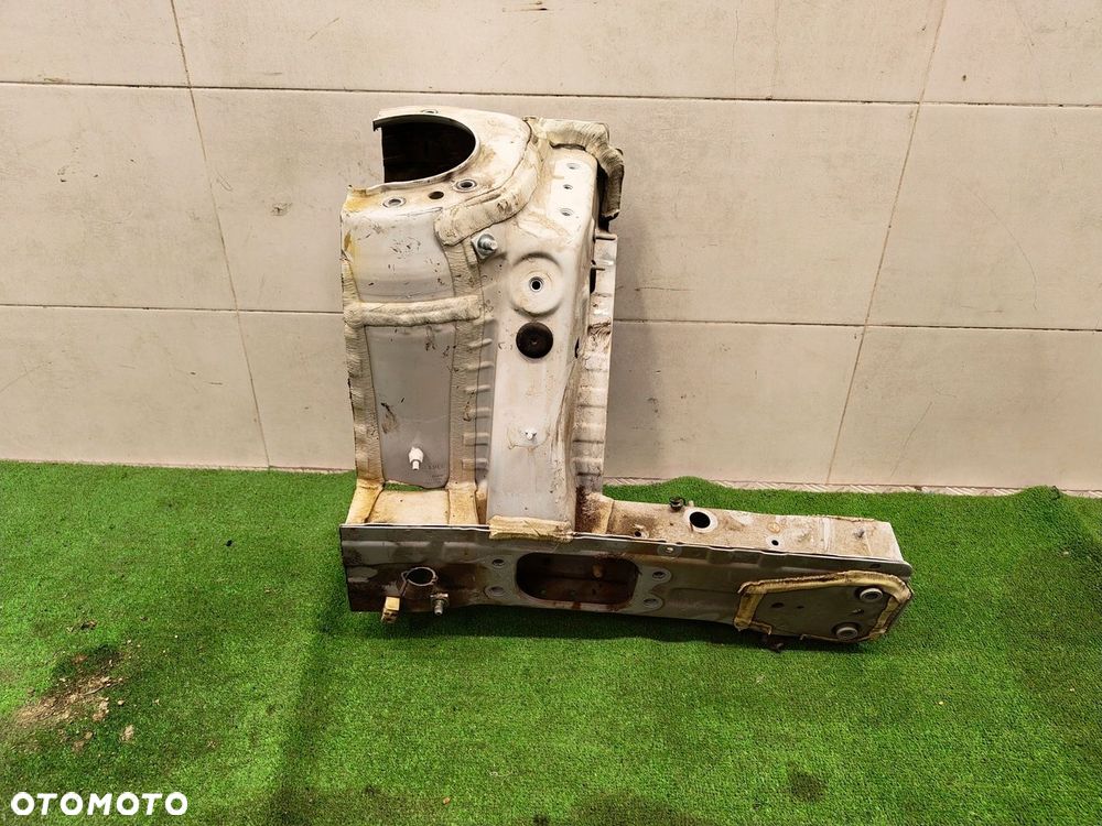 BMW X1 F48 ĆWIARTKA PODŁUŻNICA KIELICH LEWY PRZÓD A300 - 1