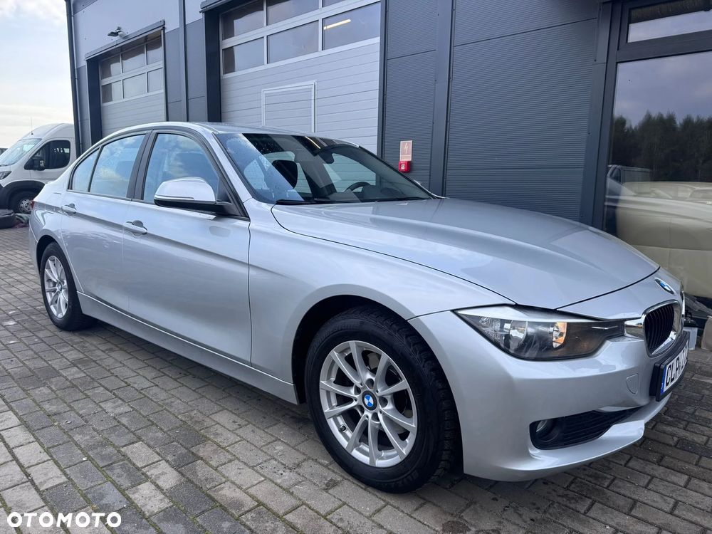 BMW Seria 3 316d Sport Line - 12