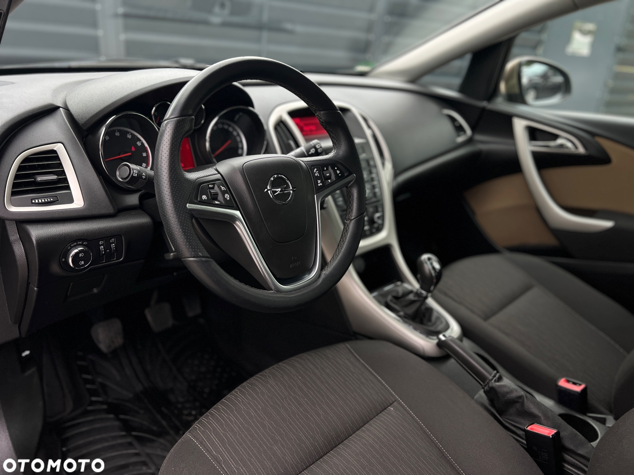 Opel Astra IV 1.4 T Essentia - 9
