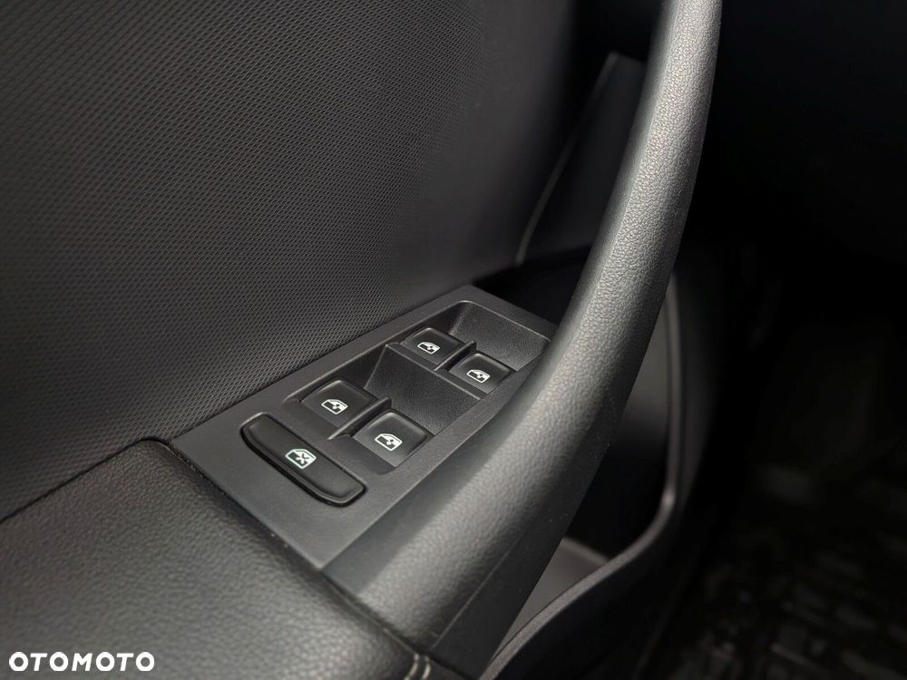 Skoda RAPID 1.0 TSI Ambition - 27