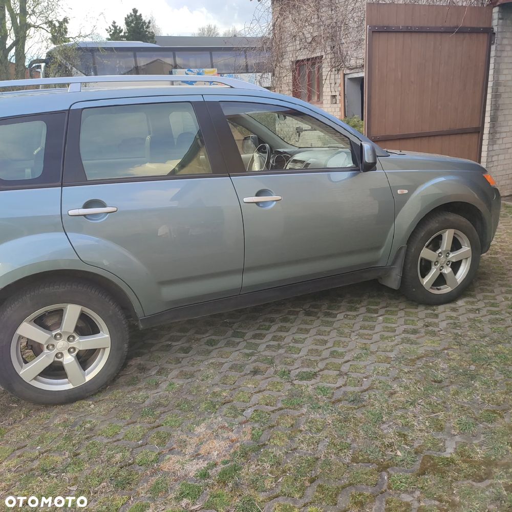 Mitsubishi Outlander 3.0 V6 XLS - 5