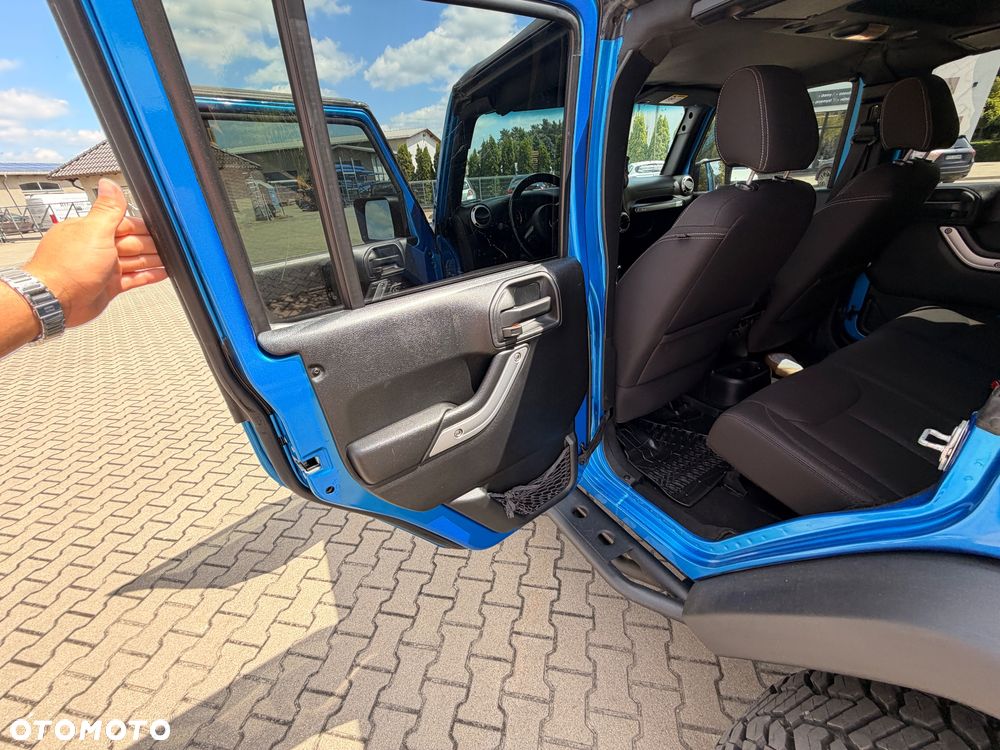 Jeep Wrangler 2.8 CRD Unlim Rubicon Recon - 28