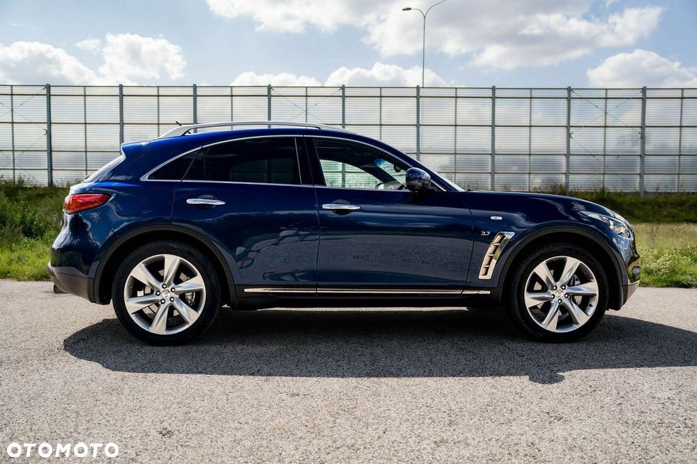 Infiniti QX70 - 10