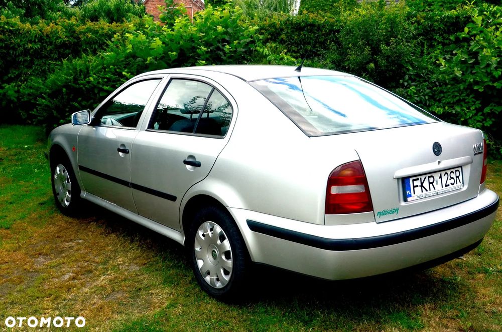 Skoda Octavia 1.6 GLX - 7