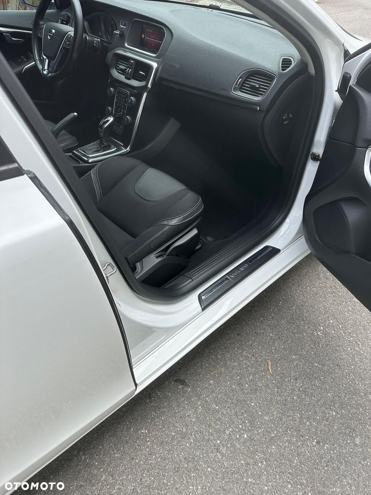 Volvo V40 D2 Drive-E Momentum - 24