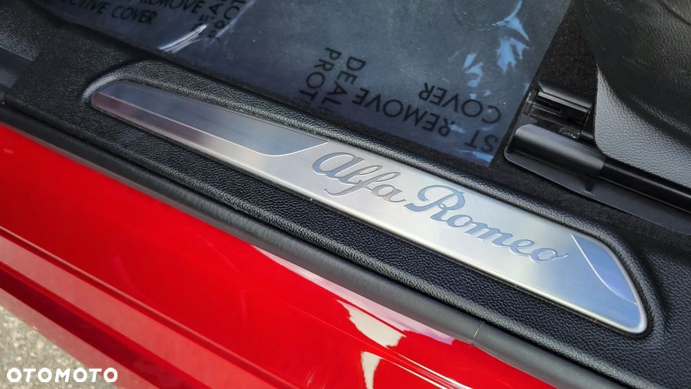 Alfa Romeo Giulia 2.0 Turbo 16V AT8-Q4 Ti - 34