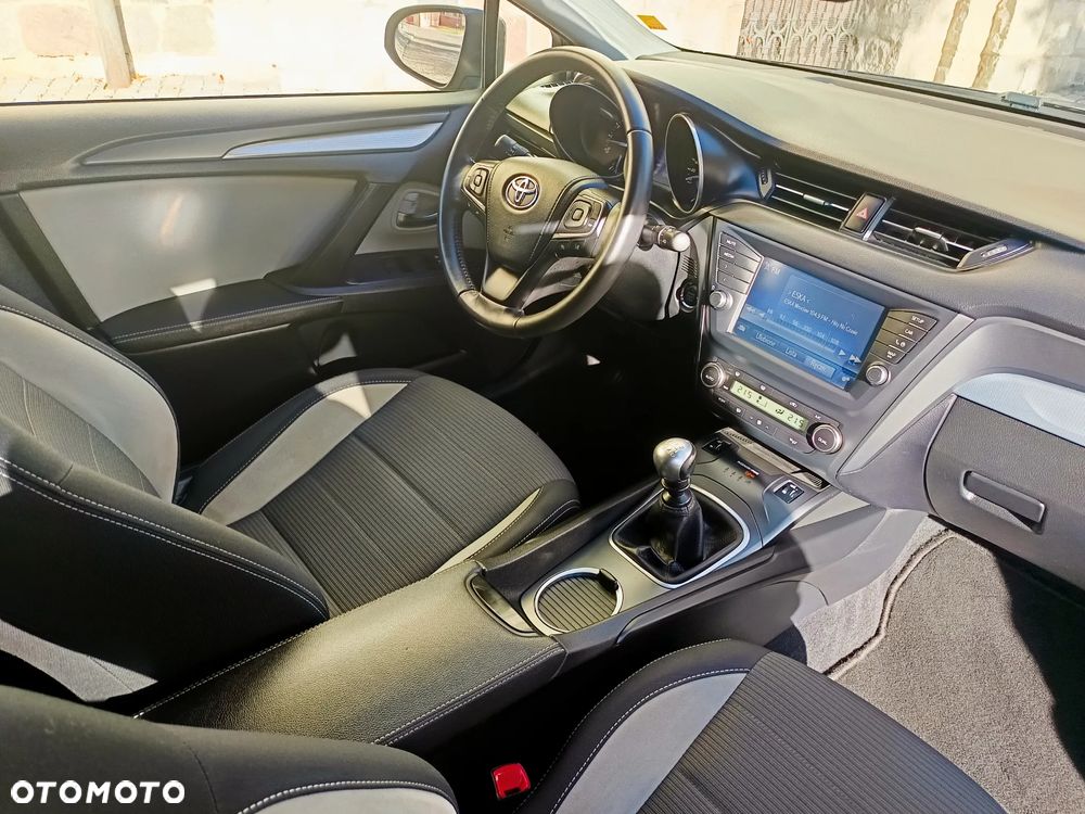 Toyota Avensis 1.8 Premium - 10