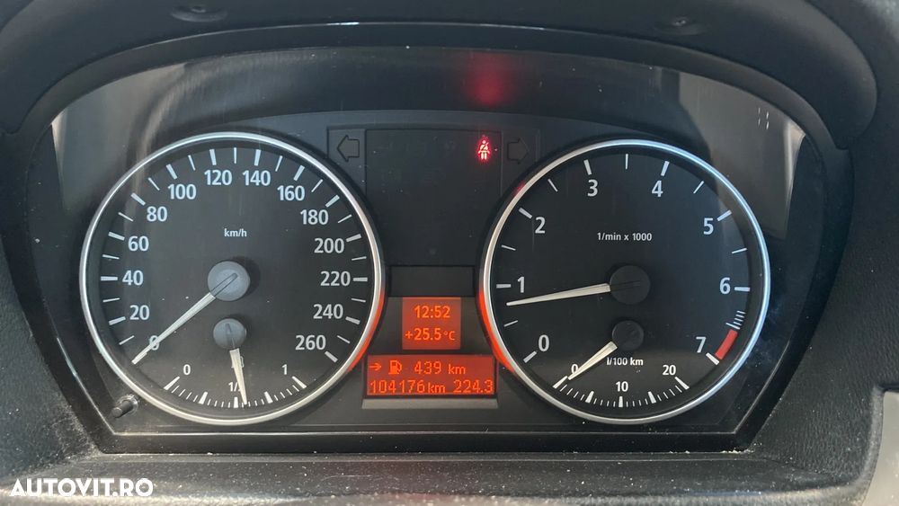 BMW Seria 3 320i - 5