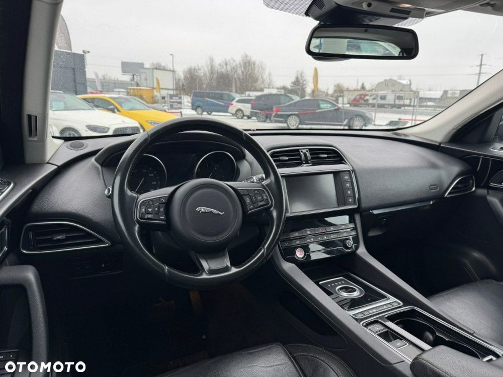 Jaguar F-Pace - 11