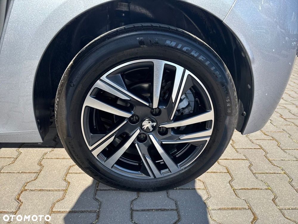 Peugeot 208 - 10
