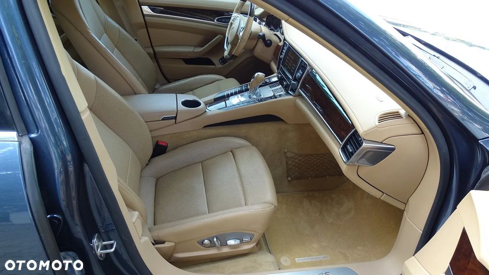 Porsche Panamera 4S - 13