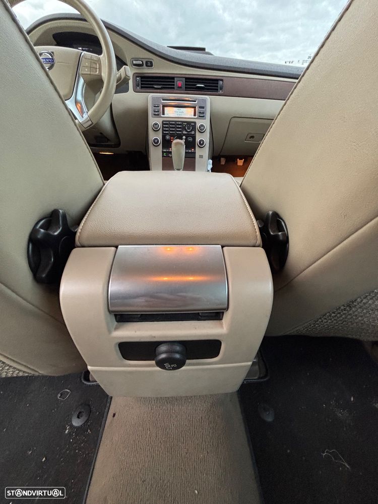 Volvo XC 70 D5 Momentum Geartronic - 10