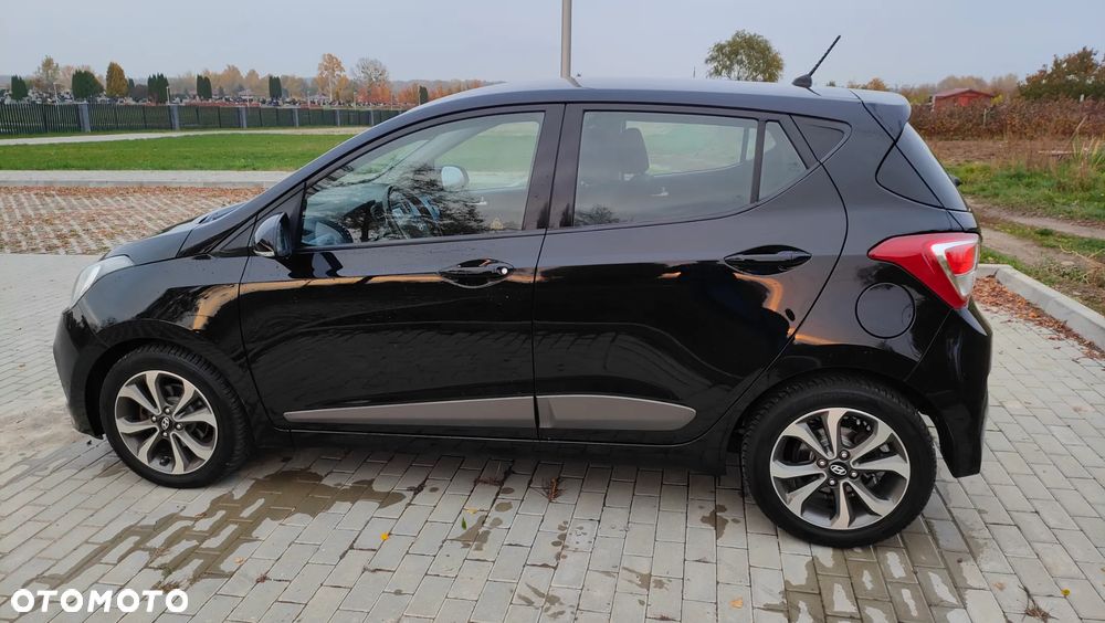 Hyundai i10 1.0 Fifa World Cup Edition - 12