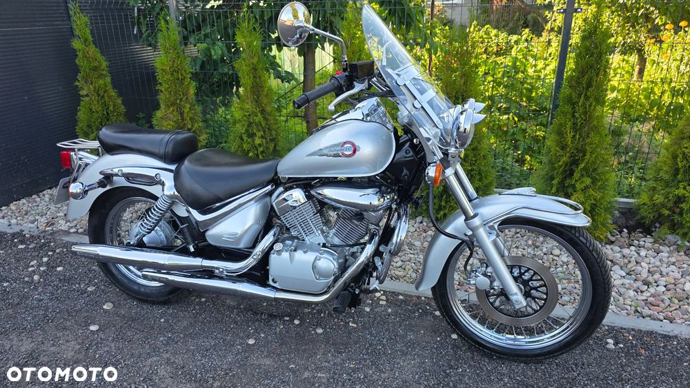 Suzuki Intruder - 1