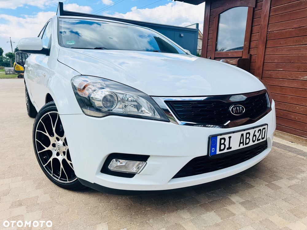 Kia Ceed 1.4 CVVT Dream-Team Edition - 24