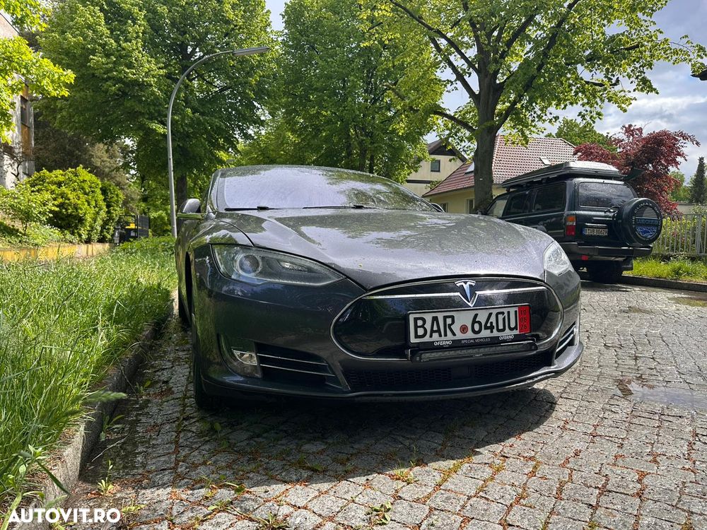 Tesla Model S - 4