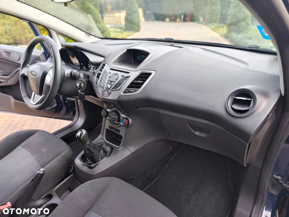 Ford Fiesta - 25