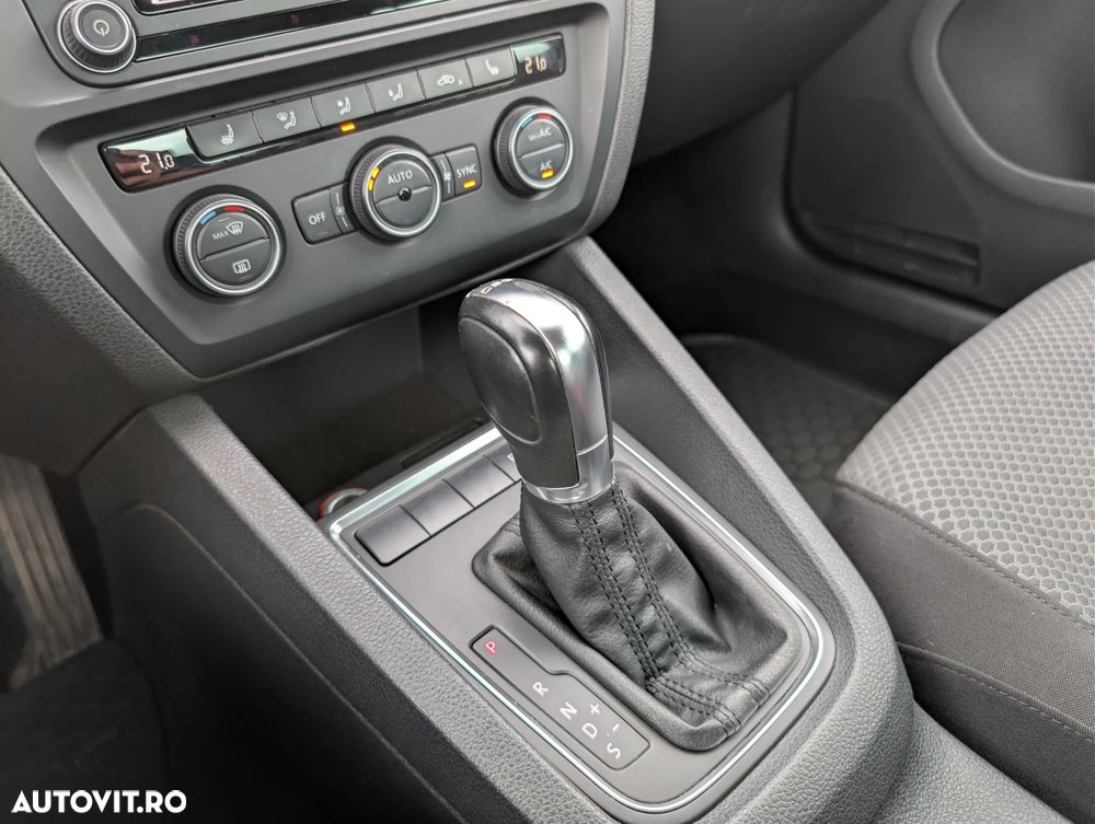 Volkswagen Jetta 2.0 TDI DSG Comfortline - 24