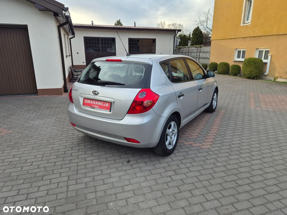 Kia Ceed - 22