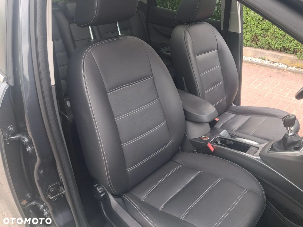 Ford Kuga 2.0 TDCi 2x4 Titanium - 16