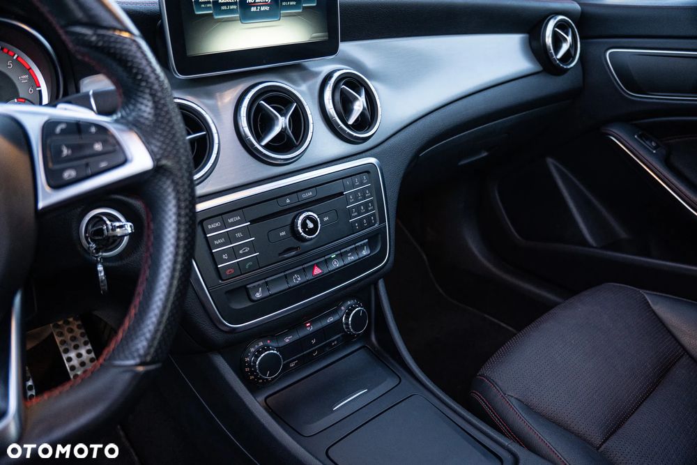 Mercedes-Benz CLA 180 d 7G-DCT AMG Line - 27