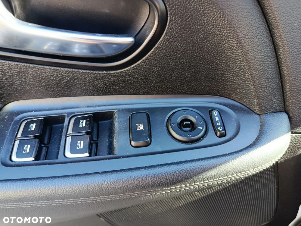 Kia Carens - 8