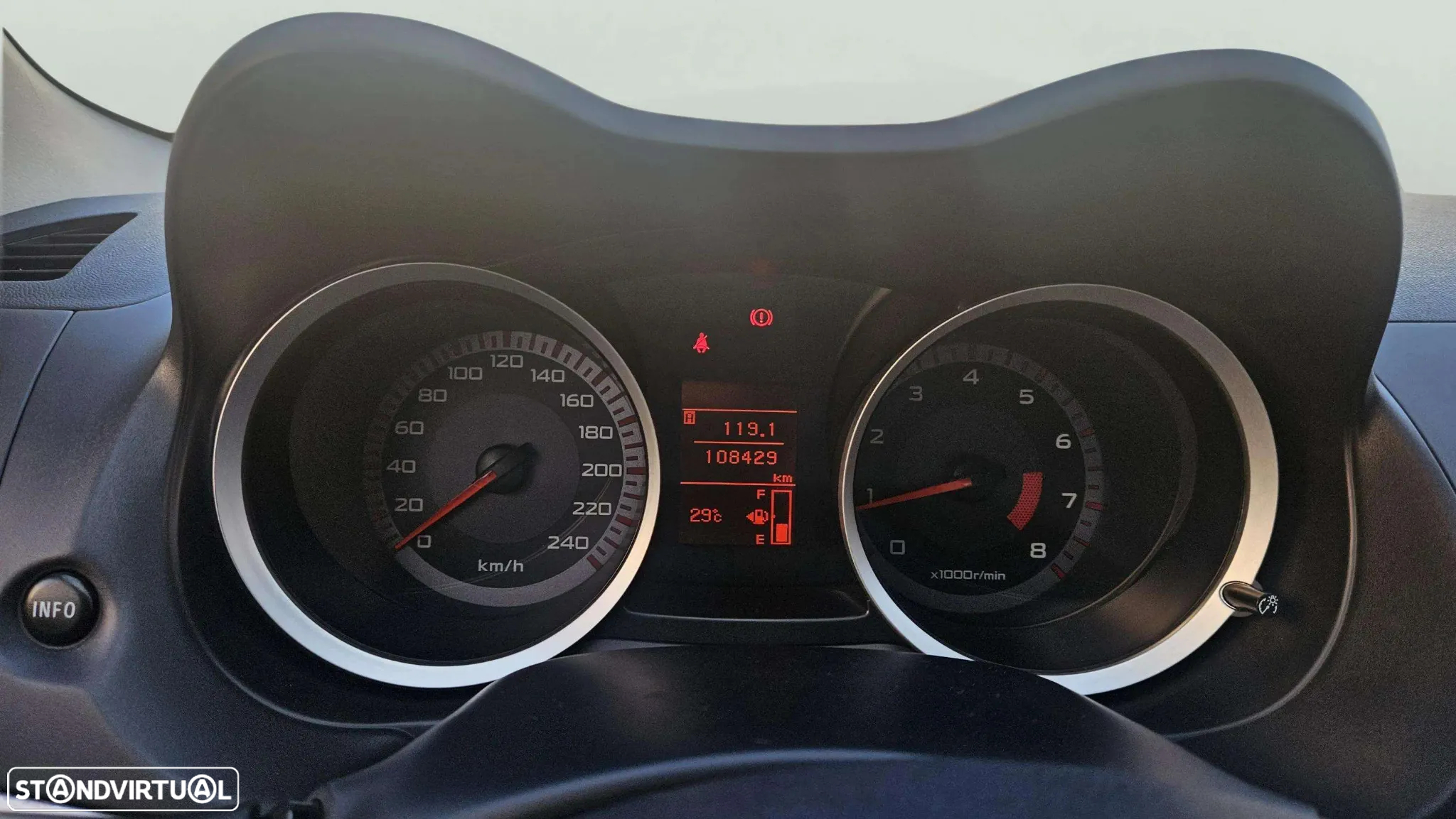 Mitsubishi Lancer 1.5 Invite - 20