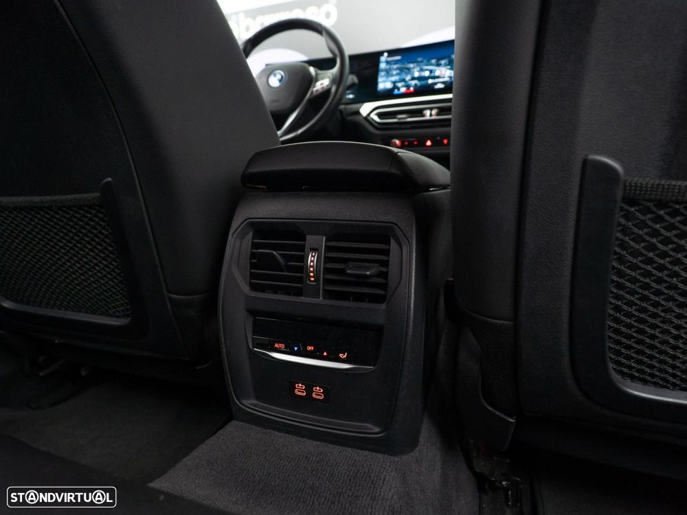 BMW i4 eDrive40 - 42